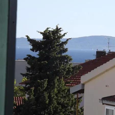 Apartment 3 *