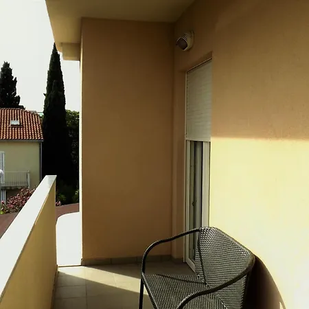 3 Apartment *