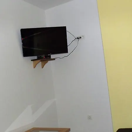 Apartment 3 *