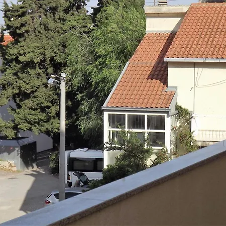 3 Apartment Split