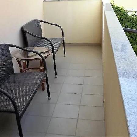 3 Apartment Split